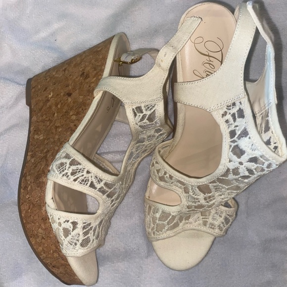 Fergie lace wedges new - Picture 3 of 3